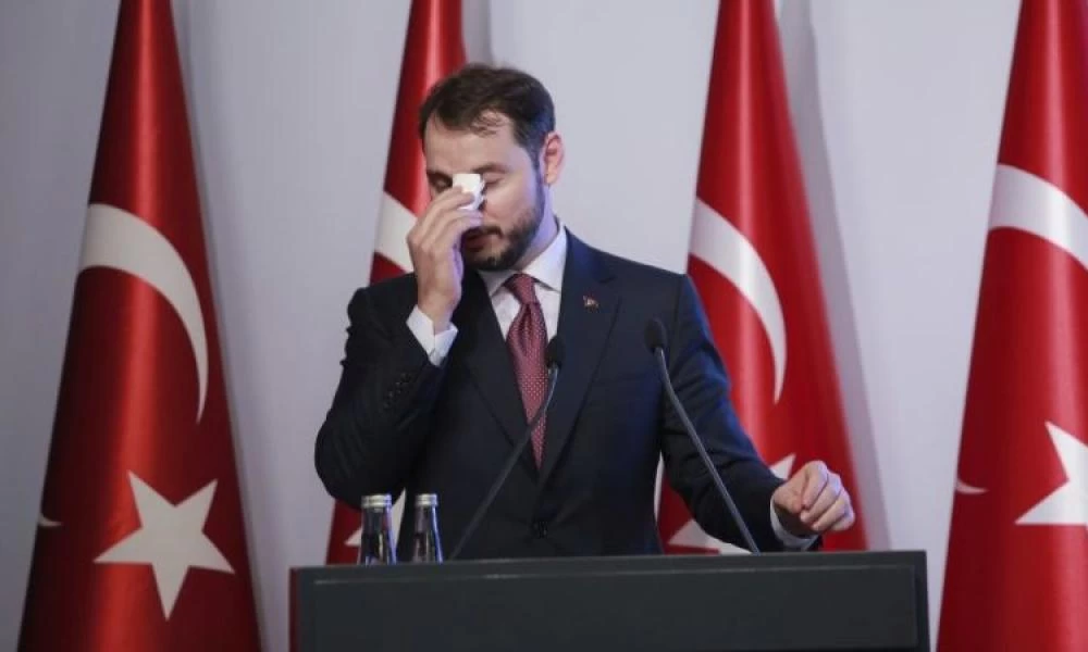 Τουρκία: Νευρικός ο Υπ. Οικονομικών όταν μιλά για την τουρκική λίρα
